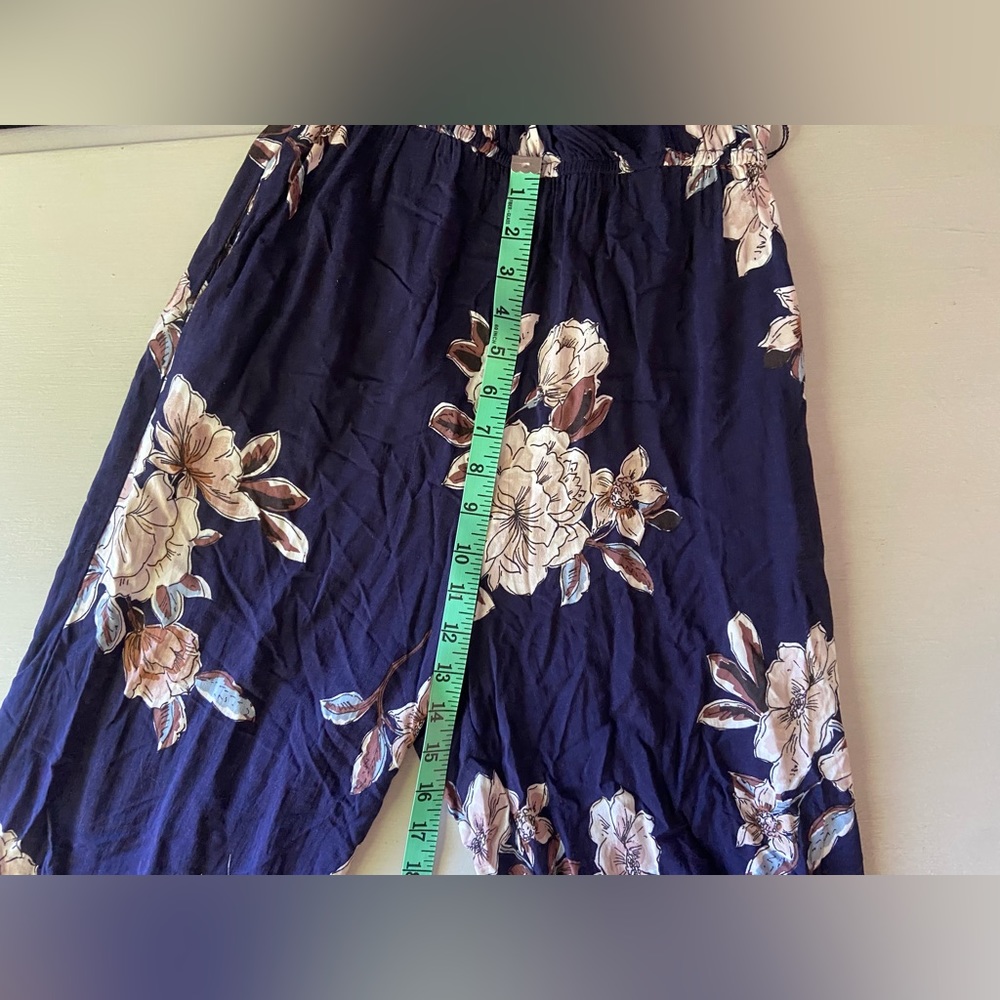 Band of Gypsies Jumpsuit Navy Floral sz M Short Flared Sleeves V Neck - Picture 6 of 11